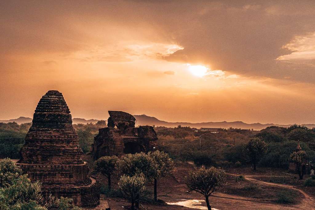 Bagan temples Myanmar - an unusual holiday destinations to travel off the beaten path